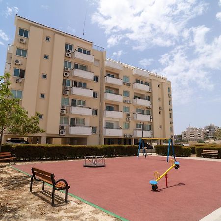 Blu Mackenzie 1 Bdr Flat With Pool Apartment Larnaca Bagian luar foto