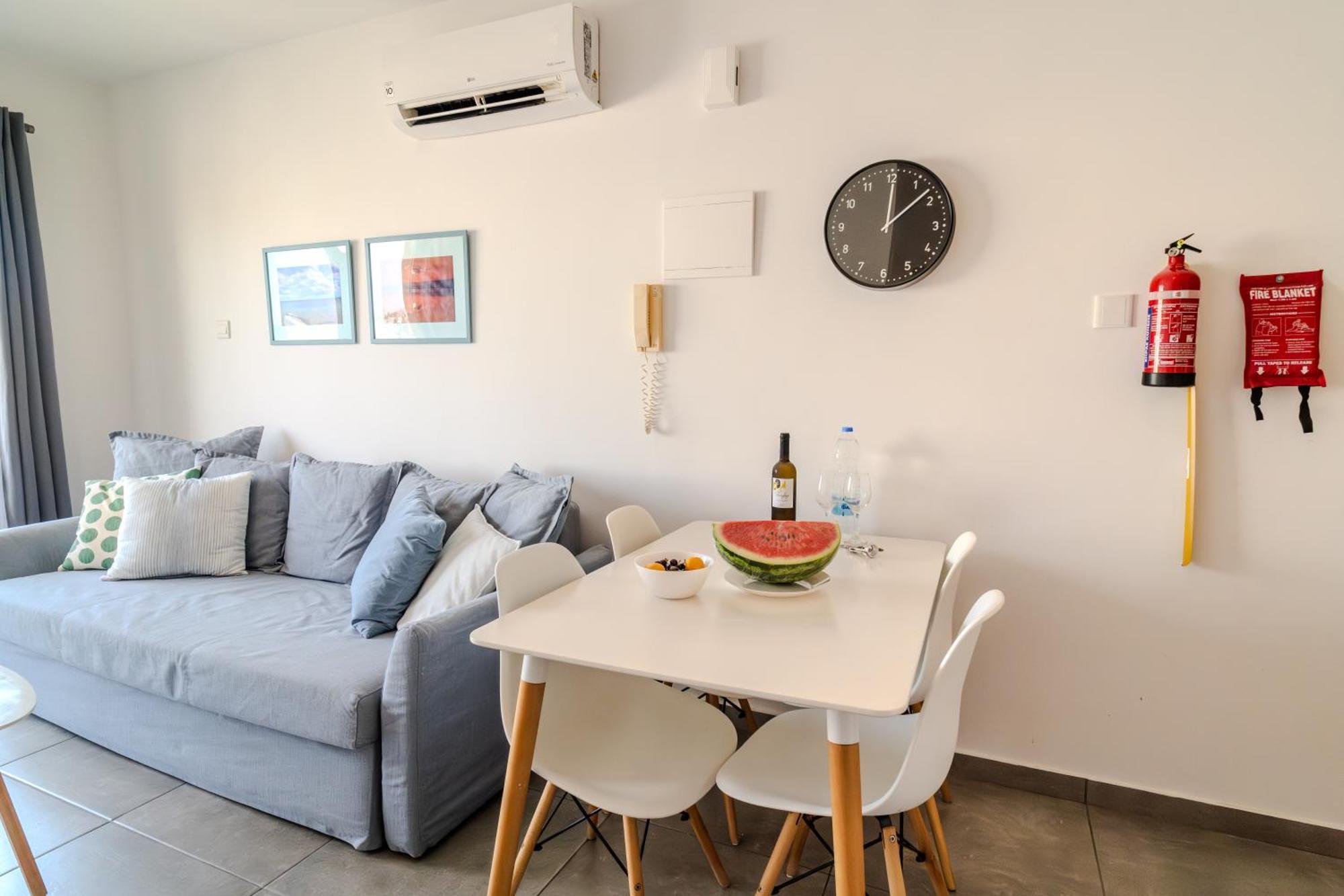 Blu Mackenzie 1 Bdr Flat With Pool Apartment Larnaca Bagian luar foto